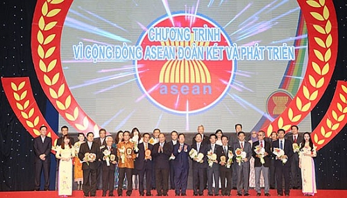 Cùng nhau kiến tạo hòa bình, ổn định, thịnh vượng chung cho đại gia đình ASEAN