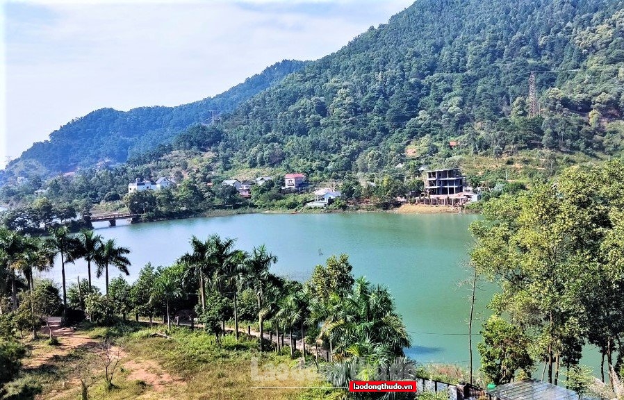 Xã Minh Trí, huyện Sóc Sơn: Cần xử lý những công trình vi phạm xung quanh hồ Đồng Đò