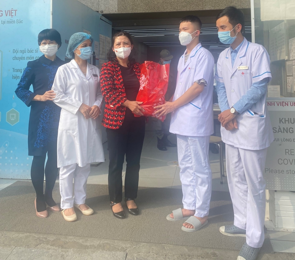 LĐLĐ quận Hai Bà Trưng tặng quà 54 người lao động thuê trọ không về quê đón Tết Nguyên đán
