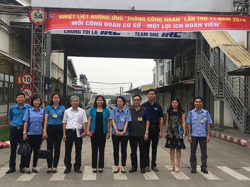 Chủ tịch LĐLĐ Thành phố Nguyễn Thị Tuyến kiểm tra việc triển khai Tháng Công nhân tại CĐCS