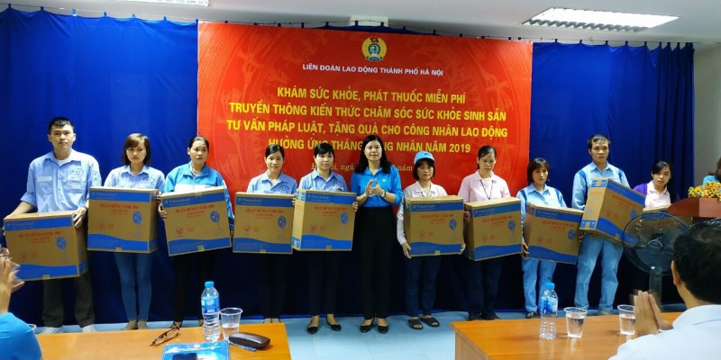 Khám, tư vấn sức khỏe cho CNLĐ KCN Quang Minh