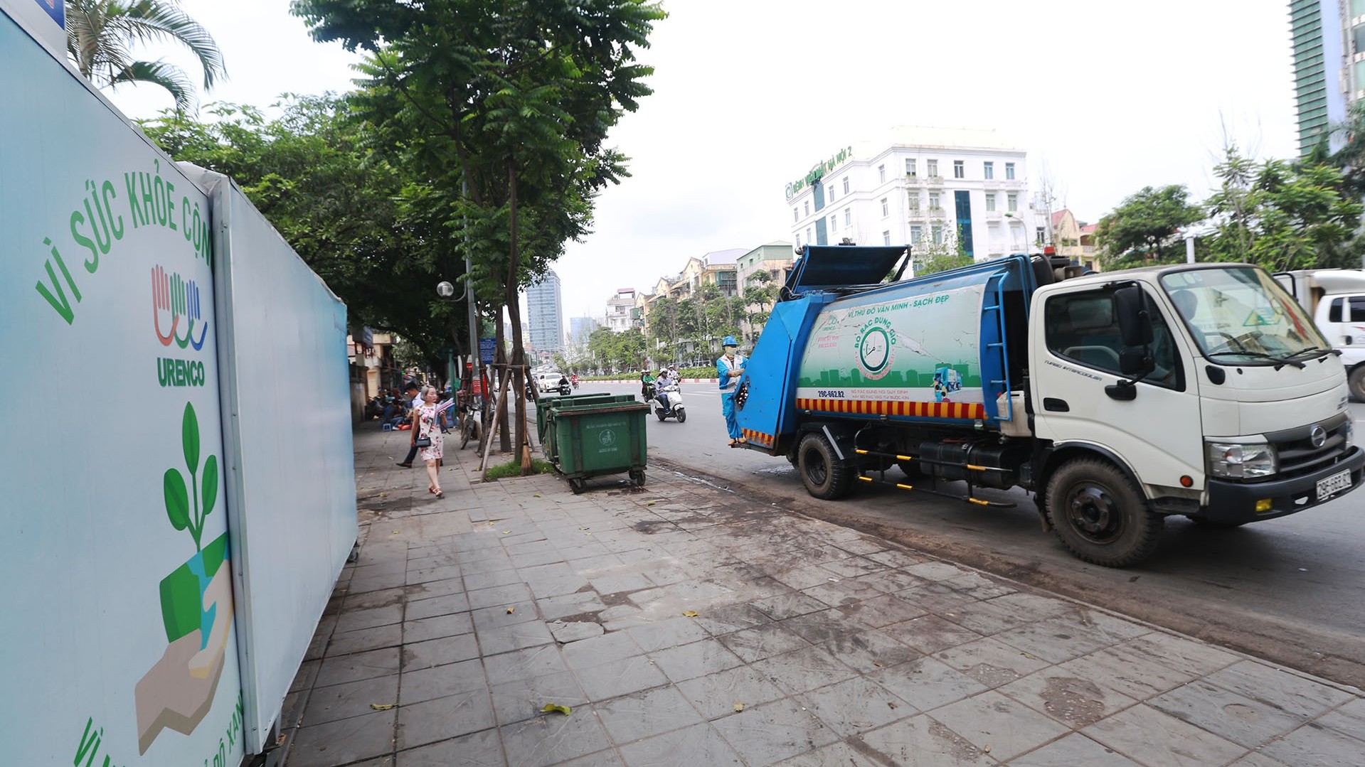Cận cảnh những 'ngôi nhà di động' dành riêng cho xe đẩy rác ở Thủ đô