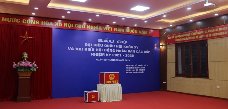 Phó Bí thư Thành ủy Nguyễn Văn Phong kiểm tra công tác bầu cử và phòng, chống dịch Covid-19 tại quận Hai Bà Trưng