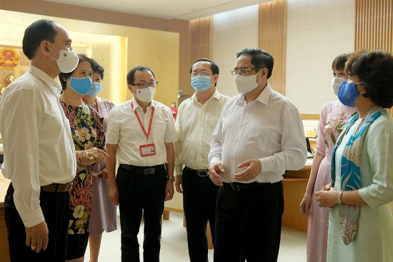 Thủ tướng Phạm Minh Chính: Quyết tâm nghiên cứu, chuyển giao, sản xuất bằng được vắc xin phòng, chống Covid-19