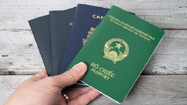 Cấp hộ chiếu gắn chíp điện tử cho công dân từ 14 tuổi trở lên
