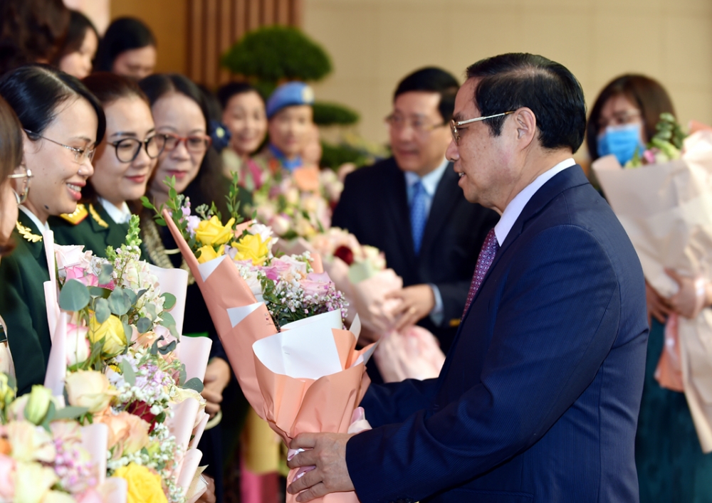 Thủ tướng gặp mặt đại diện các tầng lớp phụ nữ nhân Ngày Phụ nữ Việt Nam