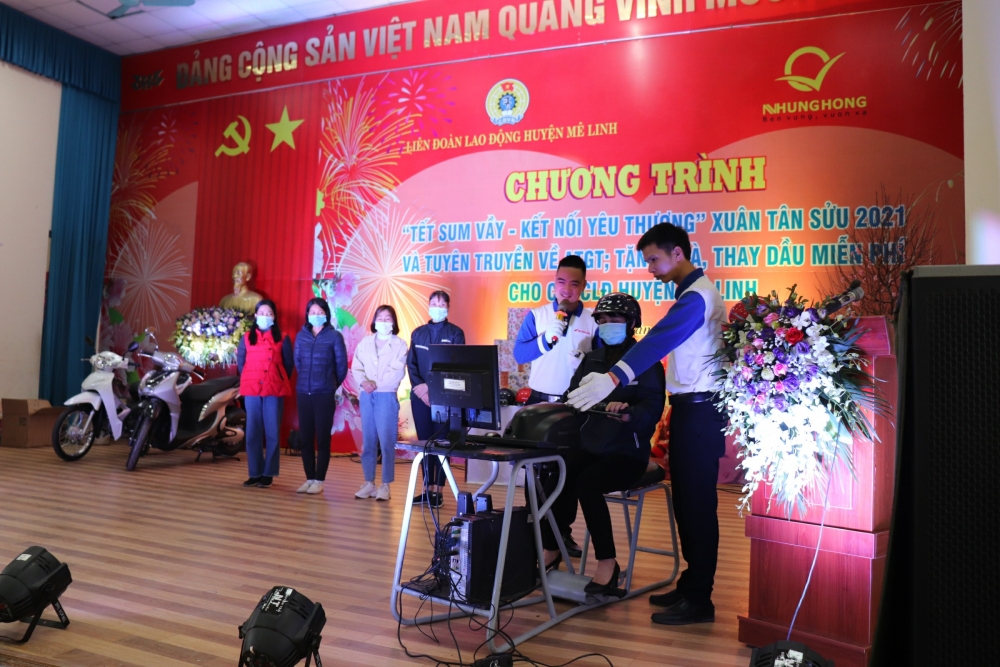 Huyện Mê Linh: Nâng cao hiểu biết an toàn giao thông cho công nhân lao động