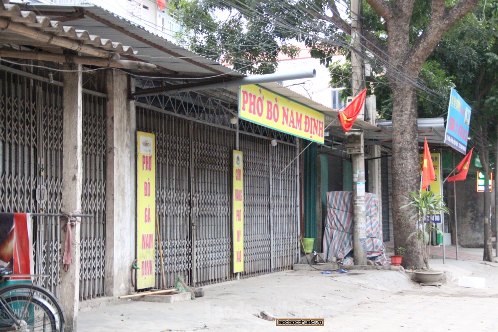 Hàng loạt quán ăn, cà phê, trà đá tại huyện Mê Linh “cửa đóng, then cài” chống dịch