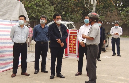 Lãnh đạo huyện Mê Linh thăm, chúc mừng các đơn vị ngành Y tế