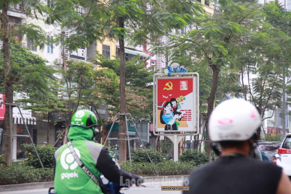 Thành phố Hà Nội trang hoàng rực rỡ chào đón ngày hội toàn dân