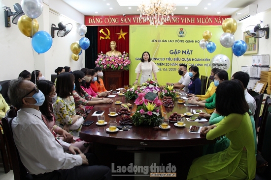 Quận Hoàn Kiếm khen thưởng các gia đình công nhân, viên chức, lao động tiêu biểu