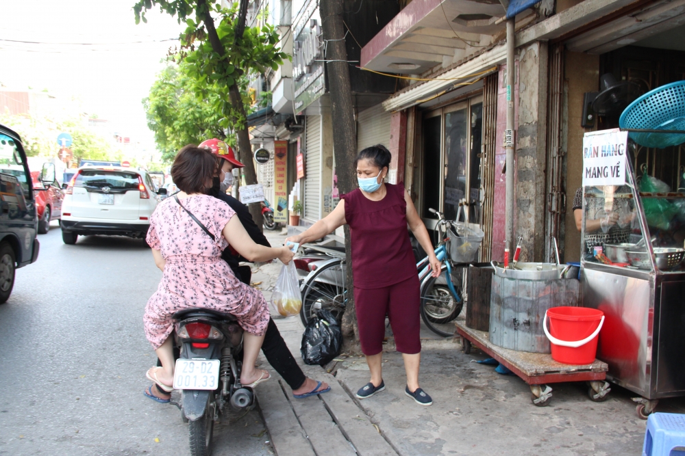 Vùng “cam” lan rộng, một số quận trung tâm ở Hà Nội dừng bán hàng ăn uống tại chỗ