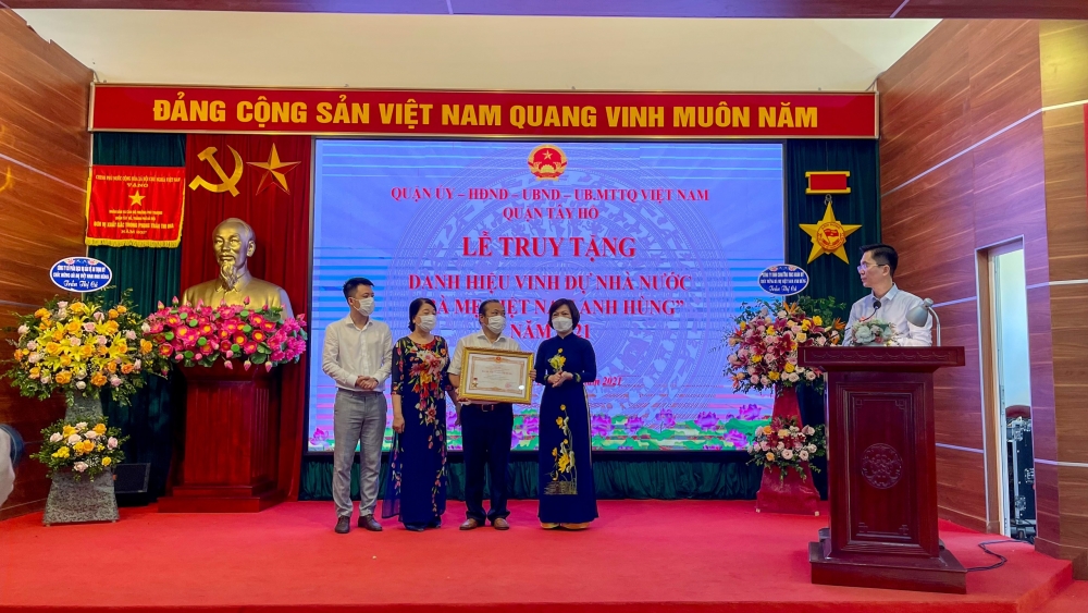 Truy tặng danh hiệu “Bà mẹ Việt Nam anh hùng” cho mẹ Trần Thị Cả