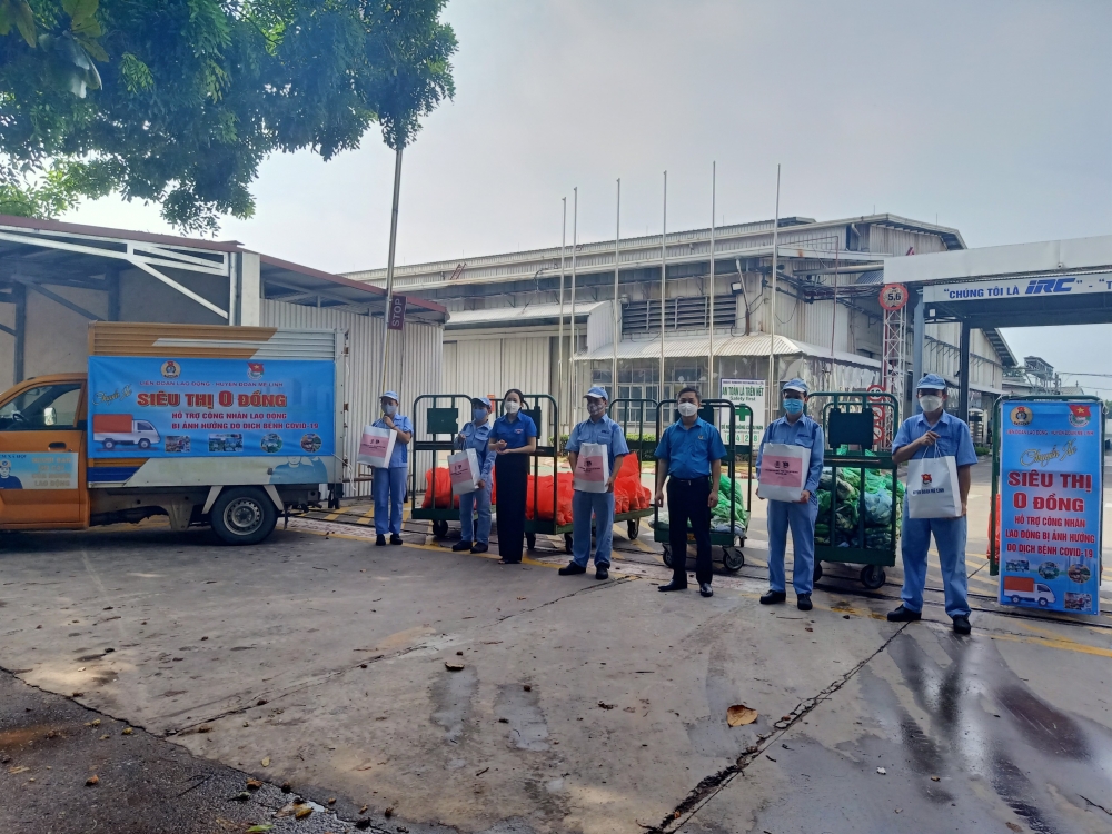 “Chuyến xe Siêu thị 0 đồng” đem 200 suất quà hỗ trợ người lao động đặc biệt khó khăn huyện Mê Linh