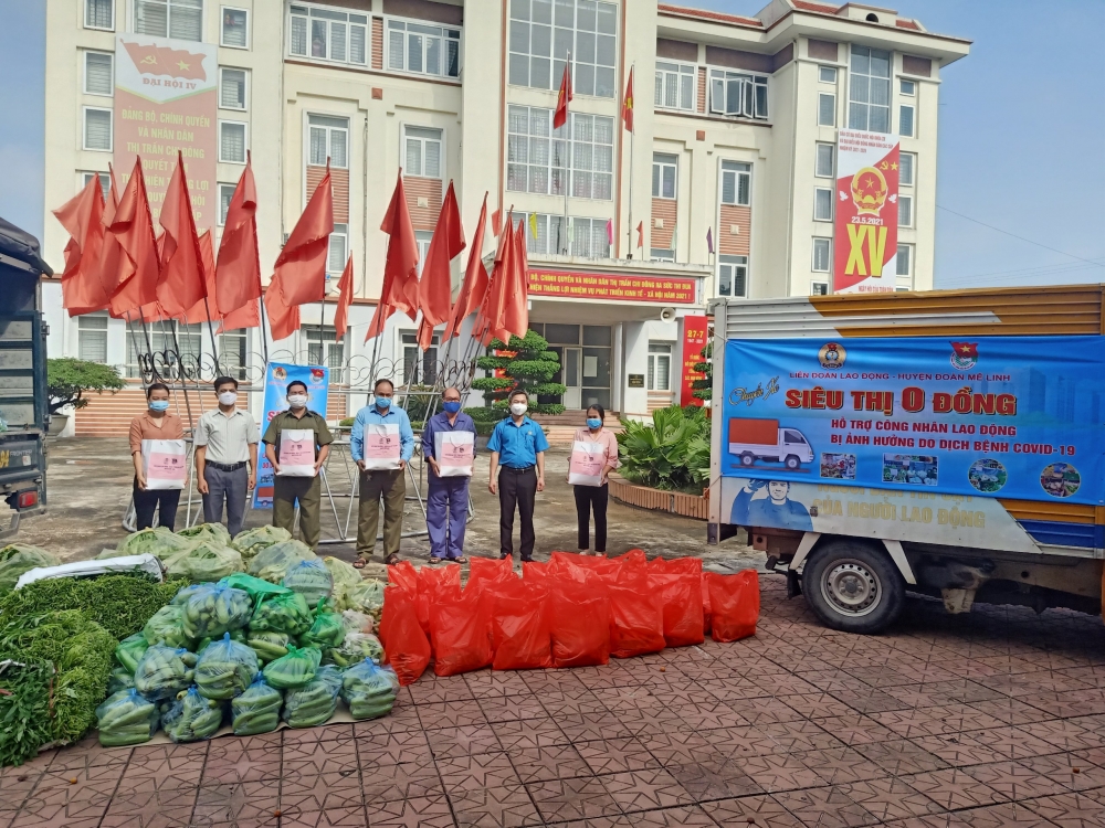 “Chuyến xe Siêu thị 0 đồng” đem 200 suất quà hỗ trợ người lao động đặc biệt khó khăn huyện Mê Linh