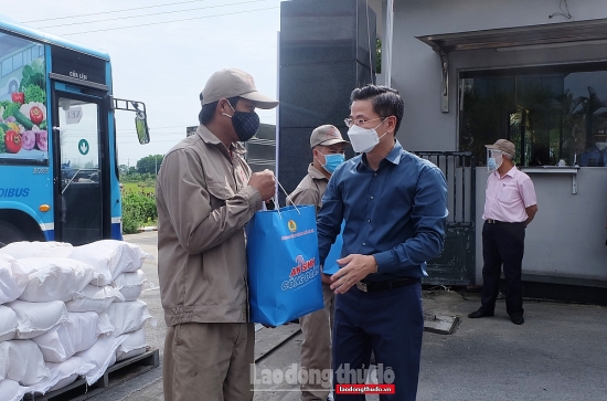 Trao 1.200 “Túi An sinh Công đoàn” cho người lao động trên địa bàn huyện Sóc Sơn