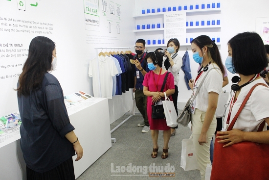 Uniqlo giới thiệu về LifeWear và Bộ sưu tập Thu Đông 2020 tại Hà Nội