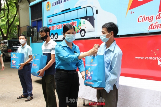 Chương trình “Xe buýt siêu thị 0 đồng” sẻ chia khó khăn với giáo viên, nhân viên ngành Giáo dục Hà Nội