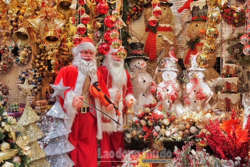Đồ trang trí Noel tăng giá, tiểu thương thu hàng chục triệu mỗi ngày