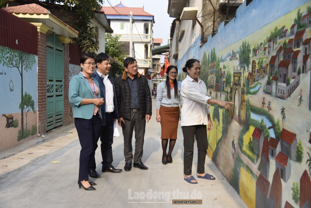 Ngắm cuộc sống bình yên qua con đường bích họa tại xã Tự Lập