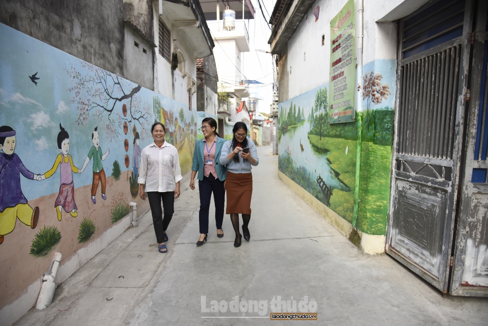 Ngắm cuộc sống bình yên qua con đường bích họa tại xã Tự Lập