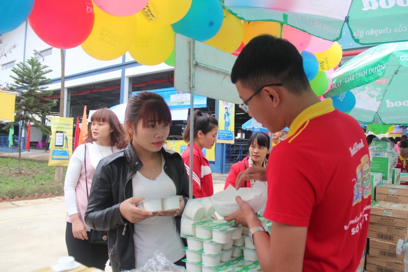 thanh hoa cong nhan hao huc tham gia ngay hoi tu van