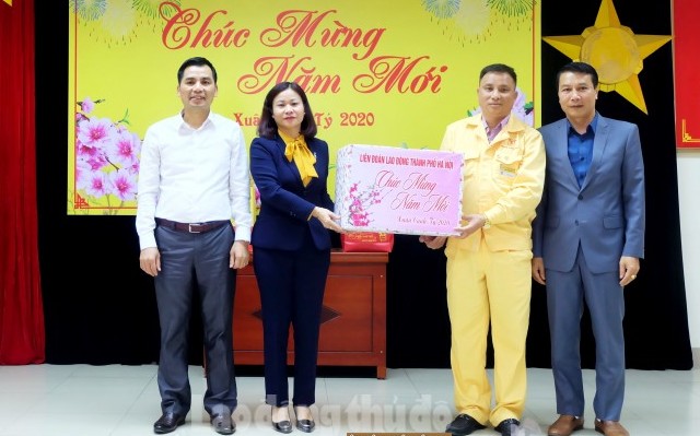 Thăm, tặng quà cho đoàn viên, người lao động dịp Tết Canh Tý 2020