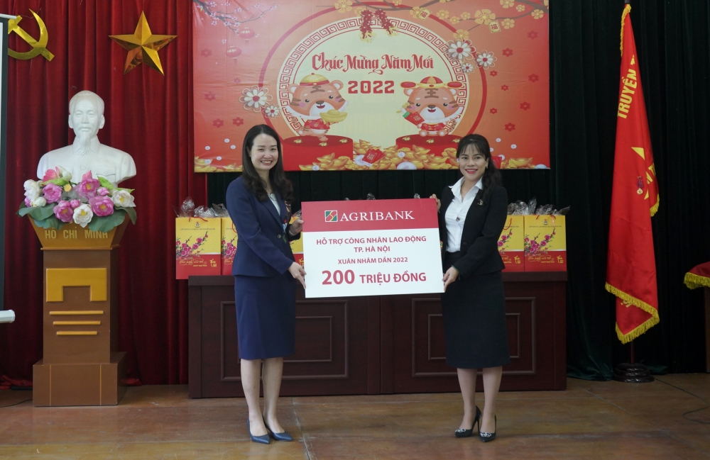 Đoàn viên Công đoàn ngành Xây dựng Hà Nội đón nhận 200 suất quà Tết