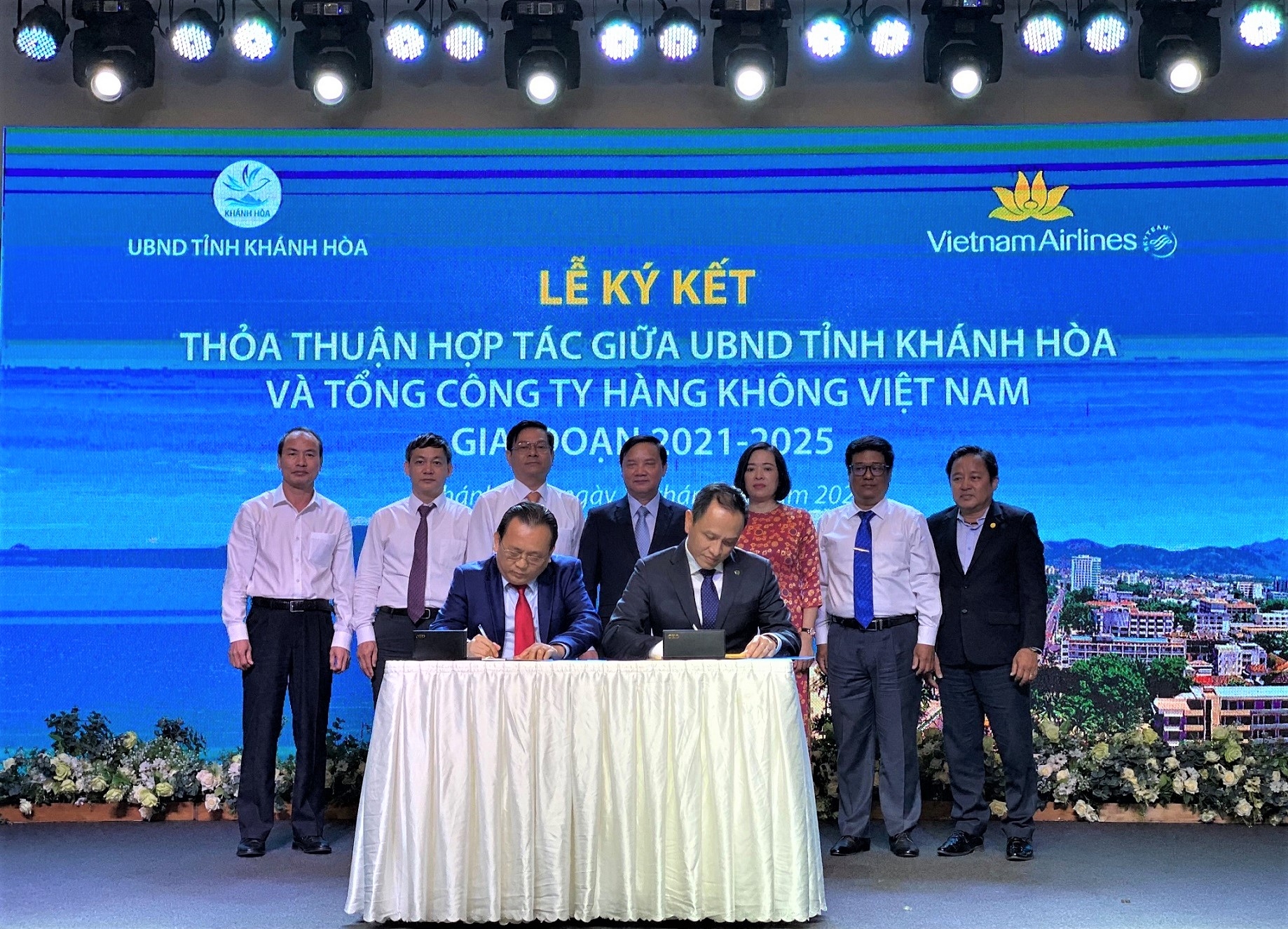 Vietnam Airlines và tỉnh Khánh Hòa ký kết thỏa thuận hợp tác giai đoạn 2021 - 2025