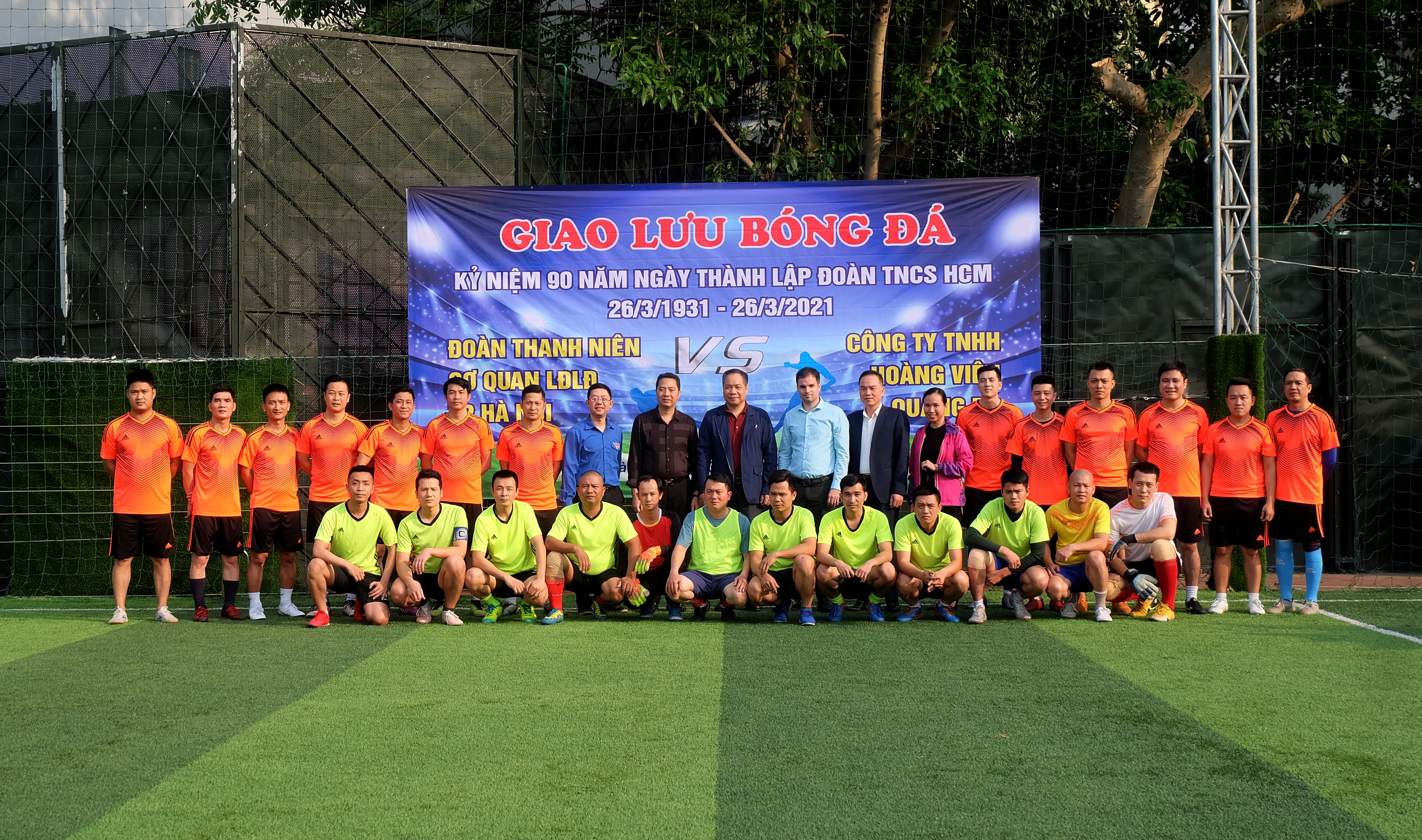 Giao hữu bóng đá giữa Đoàn Thanh niên Cơ quan Liên đoàn Lao động Thành phố và Sedona Hoàng Viên Quảng Bá