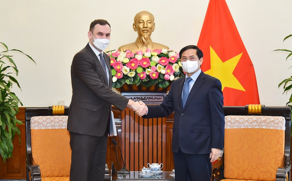 Việt Nam đề nghị Ba Lan phối hợp, hỗ trợ trong công tác bảo hộ công dân đối với người Việt sơ tán từ Ukraine