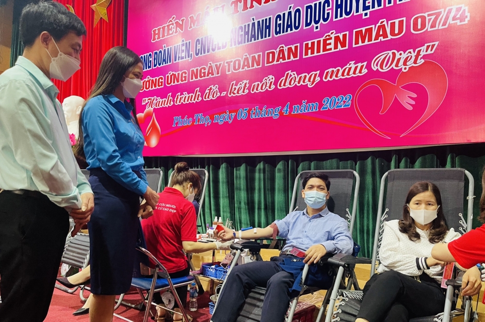 Công nhân, viên chức, lao động huyện Phúc Thọ tích cực tham gia hiến máu tình nguyện