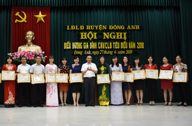 Biểu dương 101 gia đình CNVCLĐ tiêu biểu năm 2018