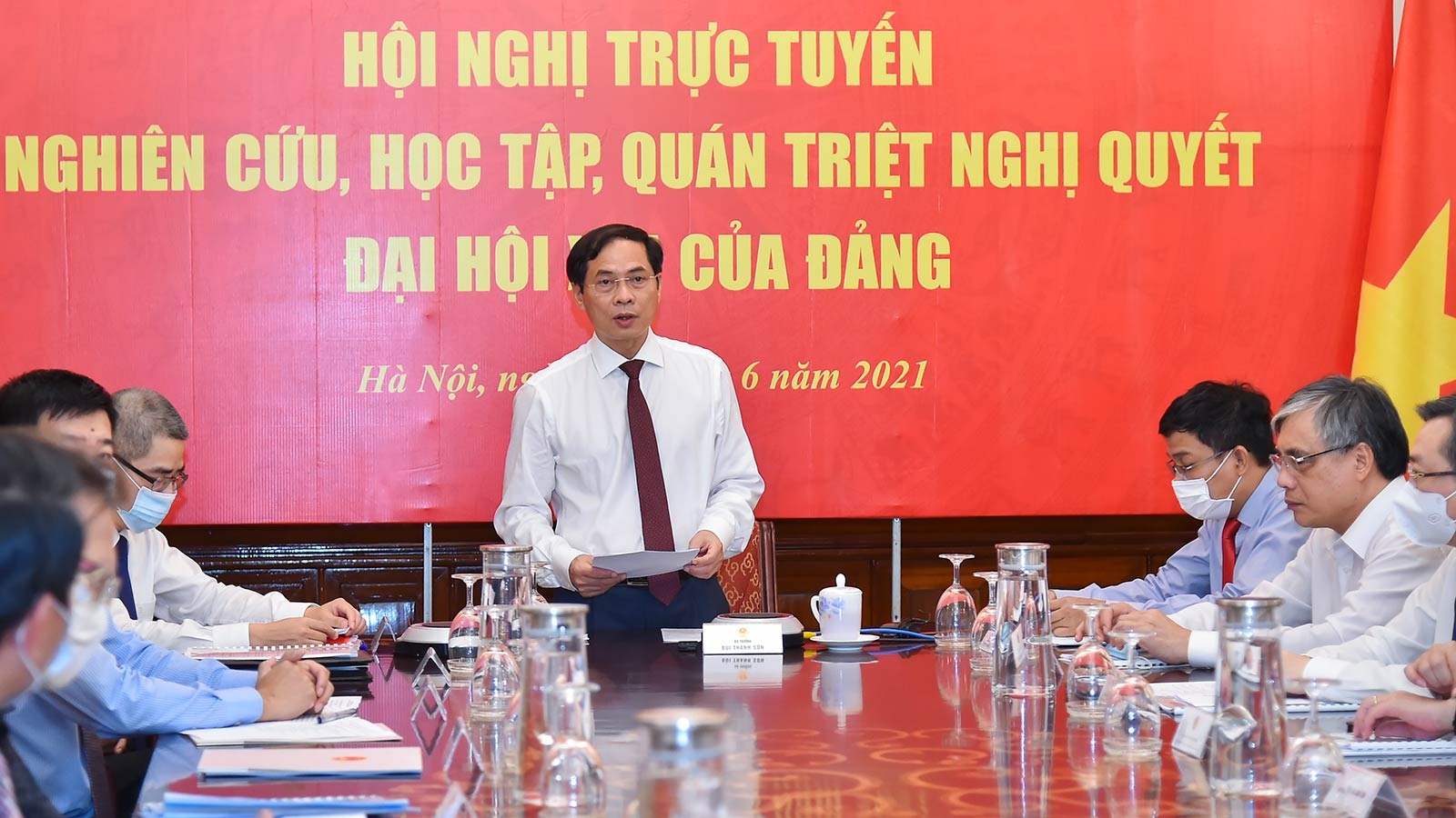 Học tập, quán triệt Nghị quyết Đại hội XIII của Đảng đến các cơ quan đại diện Việt Nam ở nước ngoài
