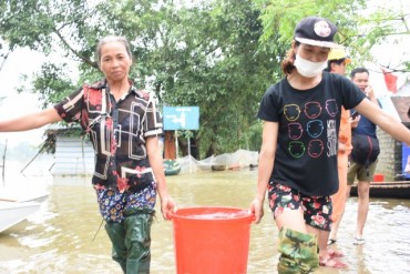 Đảm bảo nhu cầu nước sạch cho người dân vùng lũ Chương Mỹ