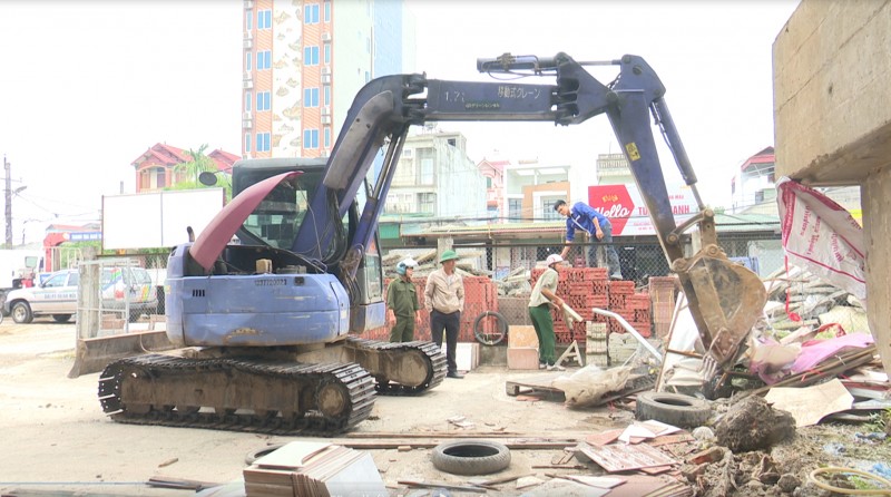 Đông Anh: Tiến hành giải tỏa vi phạm hành lang đường sắt tại xã Hải Bối