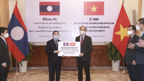Việt Nam hỗ trợ khẩn cấp Lào ứng phó với đợt dịch Covid-19 mới