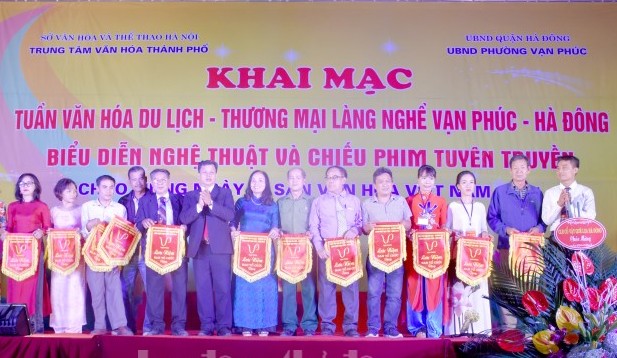 Khai mạc Tuần lễ văn hoá du lịch - Thương mại làng nghề Vạn Phúc năm 2018