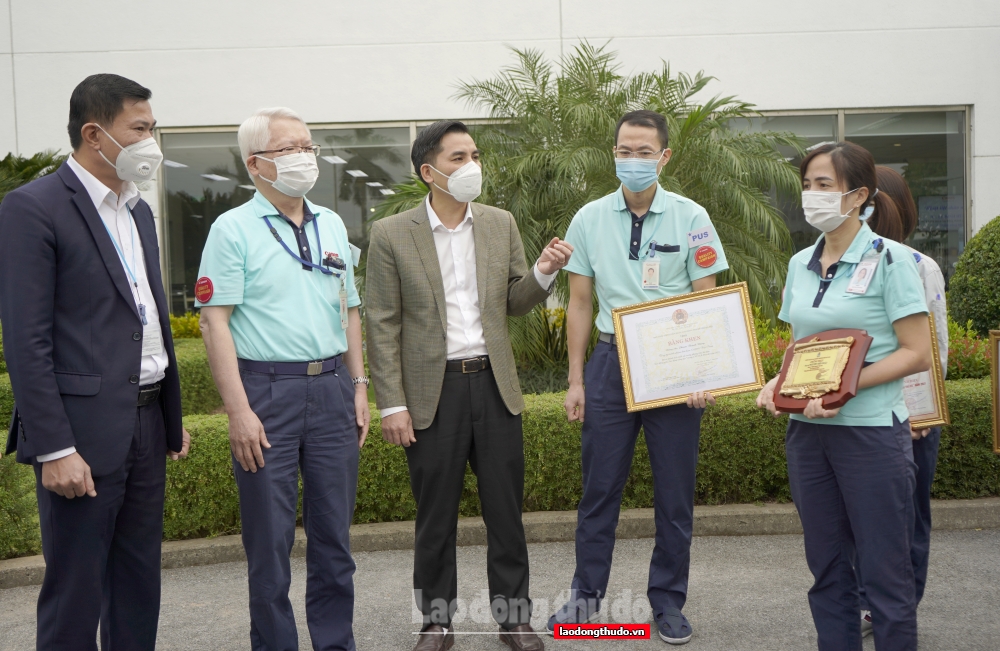 Người lao động Công ty TNHH Canon Việt Nam đón nhận danh hiệu “Công nhân giỏi”, “Sáng kiến, sáng tạo” Thủ đô