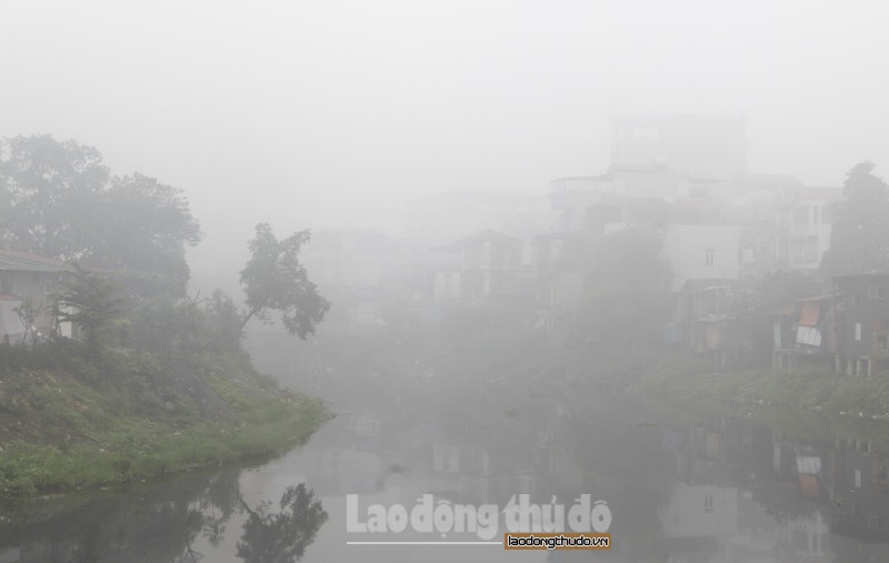 Sáng nay, Hà Nội chìm trong sương mù dày đặc