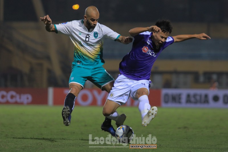 Bị quật ngã ngay trên sân nhà, Câu lạc bộ Hà Nội mất ngôi đầu bảng tại AFC Cup