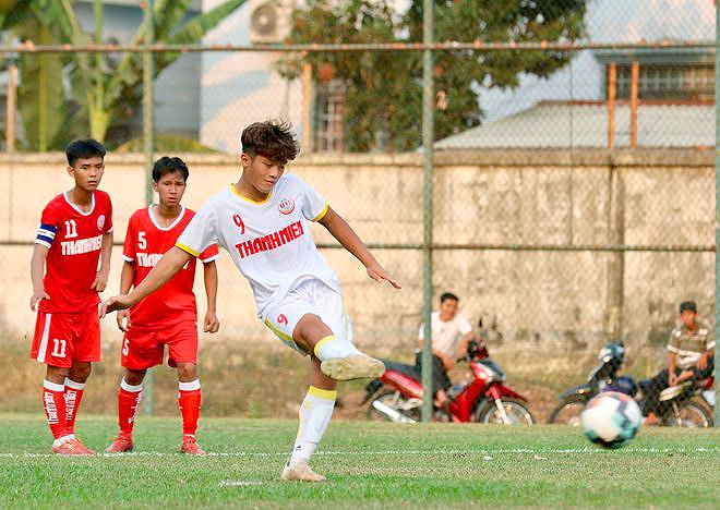Vòng chung kết U19 Quốc gia 2021: Quốc Việt lập hattrick trận đầu ra quân