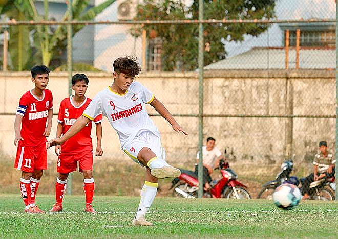 Vòng chung kết U19 Quốc gia 2021: Quốc Việt lập hattrick trận đầu ra quân