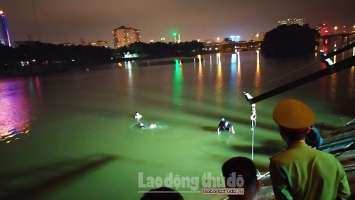 ha noi xe o to 4 cho mat lai lao thang xuong ho linh dam