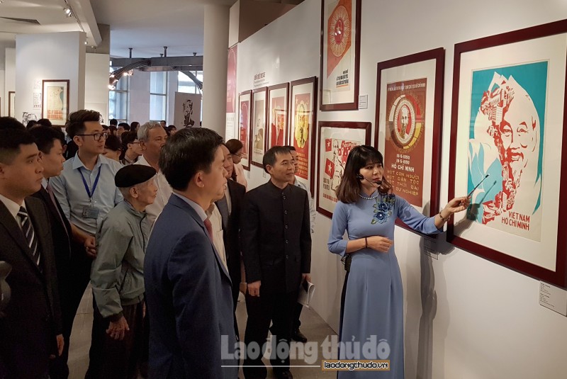 Trưng bày 60 tác phẩm "Chân dung Hồ Chí Minh - Góc nhìn từ tranh cổ động"