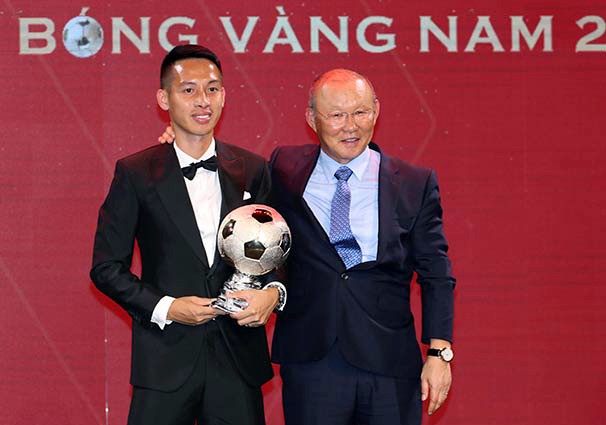 Đỗ Hùng Dũng vượt Quang Hải, giành Quả bóng Vàng 2019