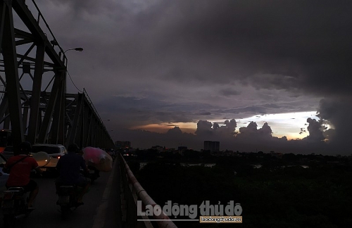 ha noi bau troi ky la truoc con giong