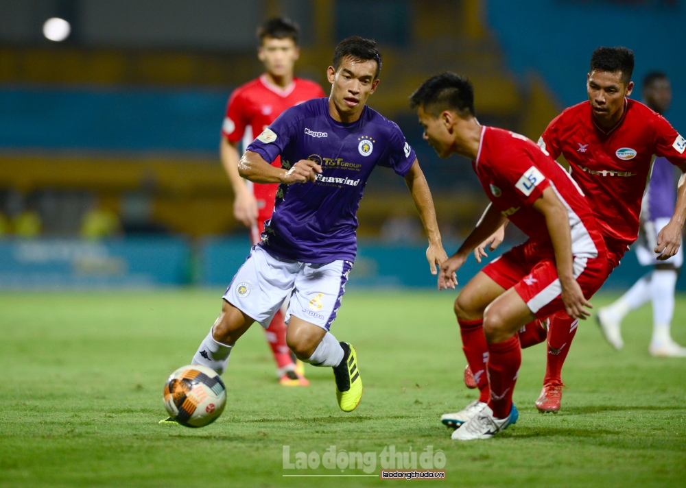 Với lực lượng "sứt mẻ", Hà Nội FC giữ lại 1 điểm trước Viettel
