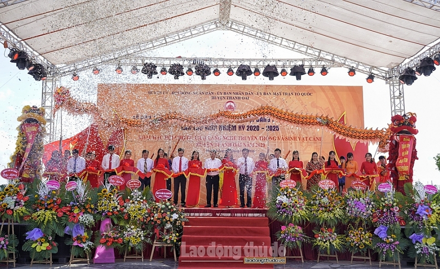 Huyện Thanh Oai gắn biển công trình chào mừng Đại hội Đảng bộ huyện lần thứ XXIII