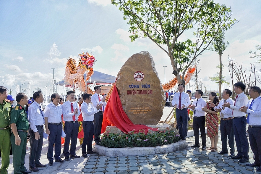 Huyện Thanh Oai gắn biển công trình chào mừng Đại hội Đảng bộ huyện lần thứ XXIII